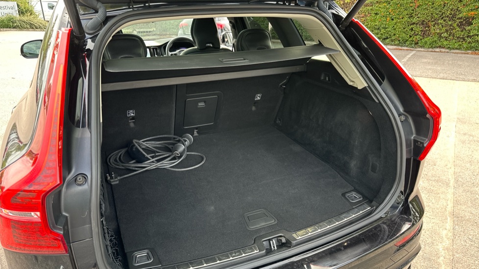 Volvo XC60 2.0 T6 [350] RC PHEV Plus Dark 5dr AWD Geartronic Estate - Image 48