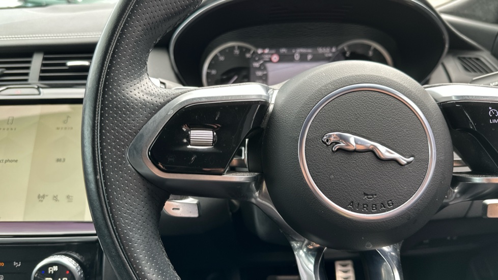Jaguar E-Pace 2.0 D165 R-Dynamic SE 5dr Auto Diesel Estate - Image 17