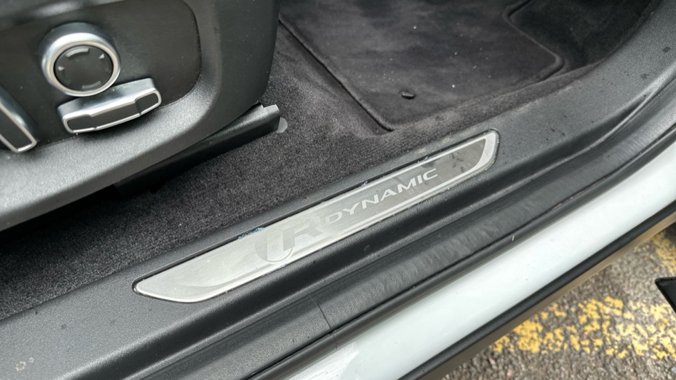 Jaguar E-Pace 2.0 D165 R-Dynamic SE 5dr Auto Diesel Estate - Image 30