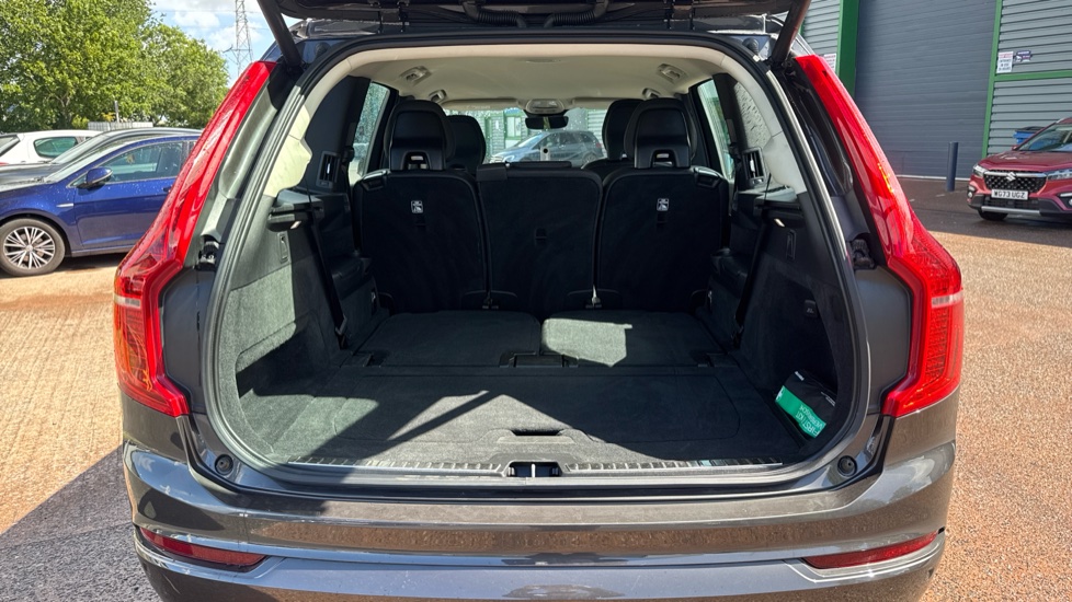 Volvo XC90 2.0 B5P [250] Core 5dr AWD Geartronic Petrol Estate - Image 13