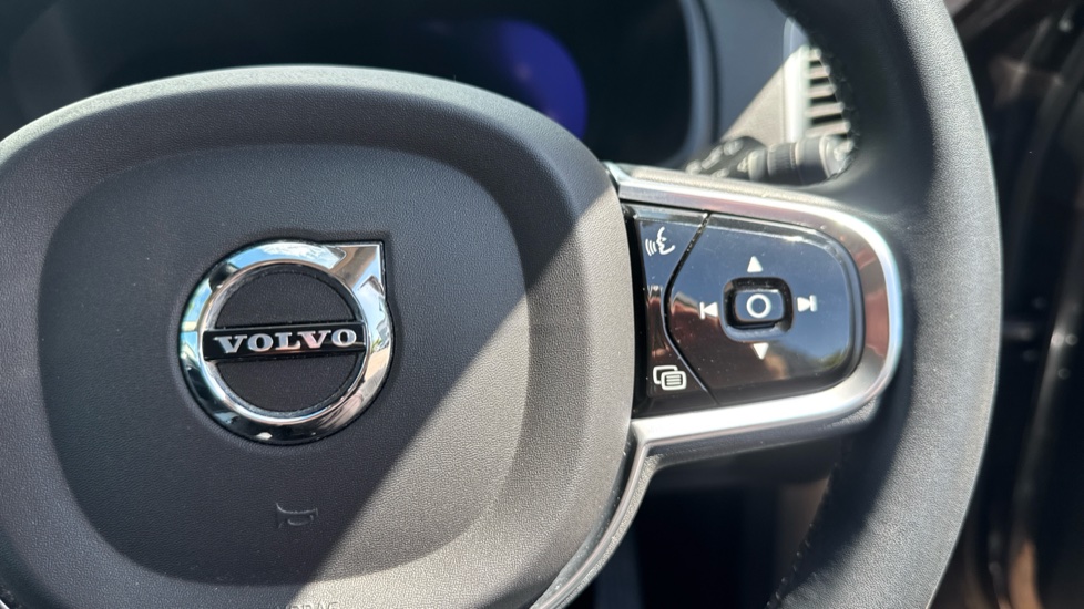 Volvo XC90 2.0 B5P [250] Core 5dr AWD Geartronic Petrol Estate - Image 18