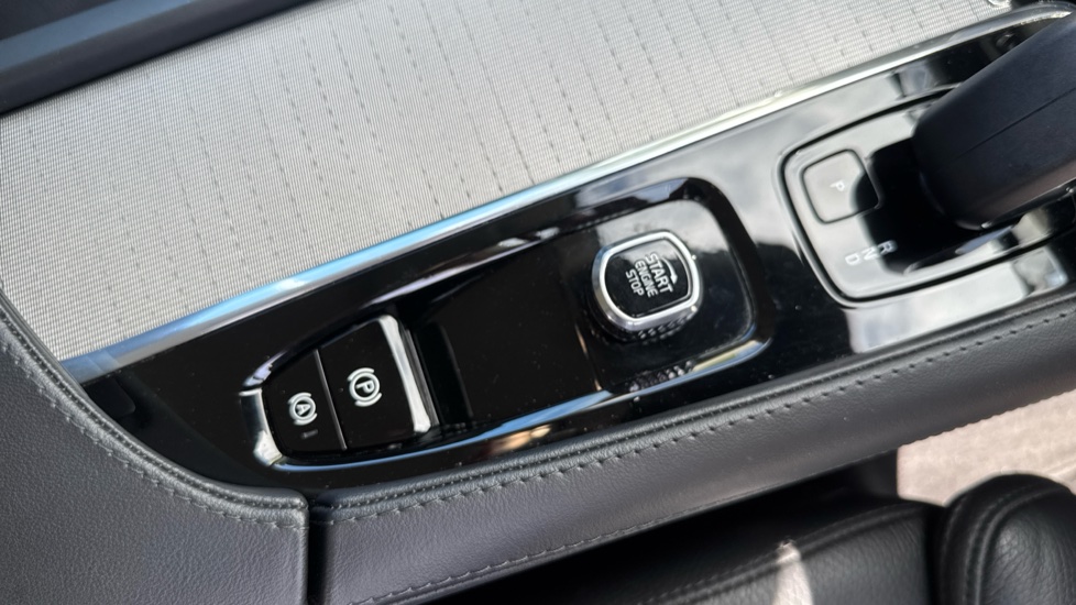 Volvo XC90 2.0 B5P [250] Core 5dr AWD Geartronic Petrol Estate - Image 19