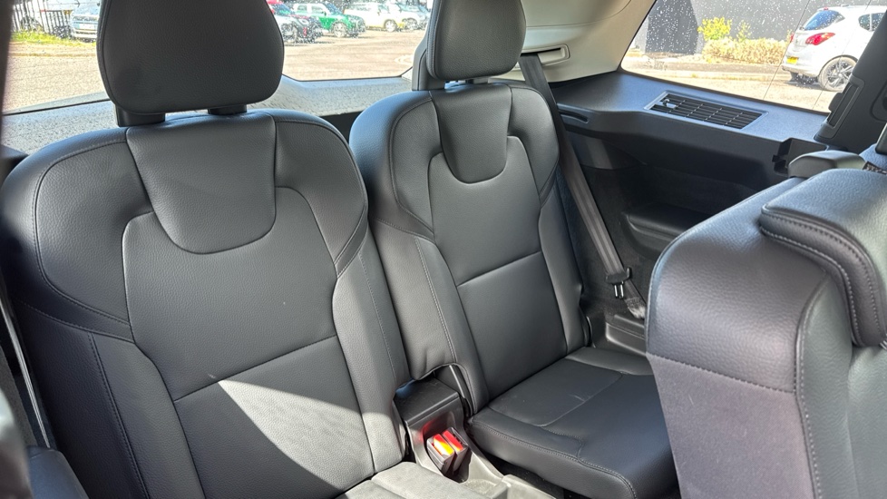 Volvo XC90 2.0 B5P [250] Core 5dr AWD Geartronic Petrol Estate - Image 25