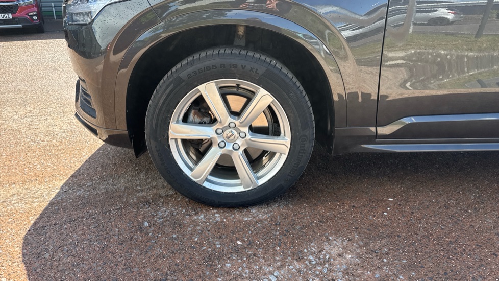Volvo XC90 2.0 B5P [250] Core 5dr AWD Geartronic Petrol Estate - Image 31