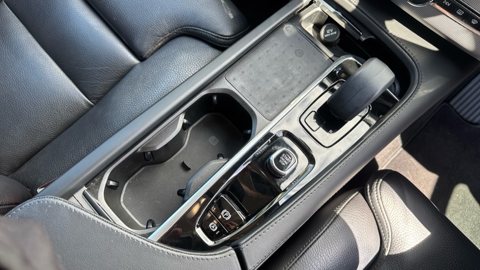 Volvo XC90 2.0 B5P [250] Core 5dr AWD Geartronic Petrol Estate - Image 43