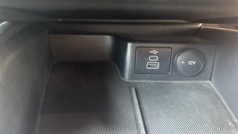 Ford Focus 1.0 EcoBoost Hybrid mHEV 155 ST-Line Edition 5dr Petrol Hatchback - Image 41