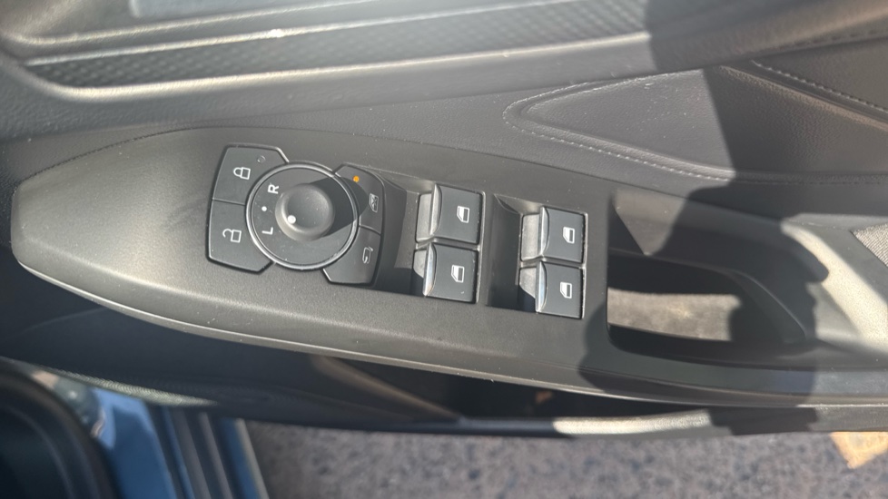 Ford Focus 1.0 EcoBoost Hybrid mHEV 155 ST-Line Edition 5dr Petrol Hatchback - Image 48
