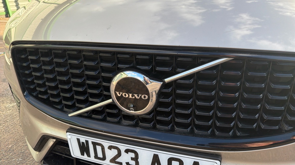 Volvo XC60 2.0 B4D Plus Dark 5dr AWD Geartronic Diesel Estate - Image 40