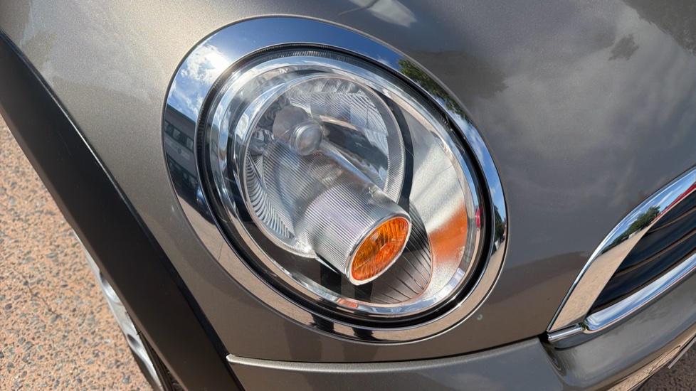 MINI Hatchback 1.6 First 3dr Petrol Hatchback - Image 23
