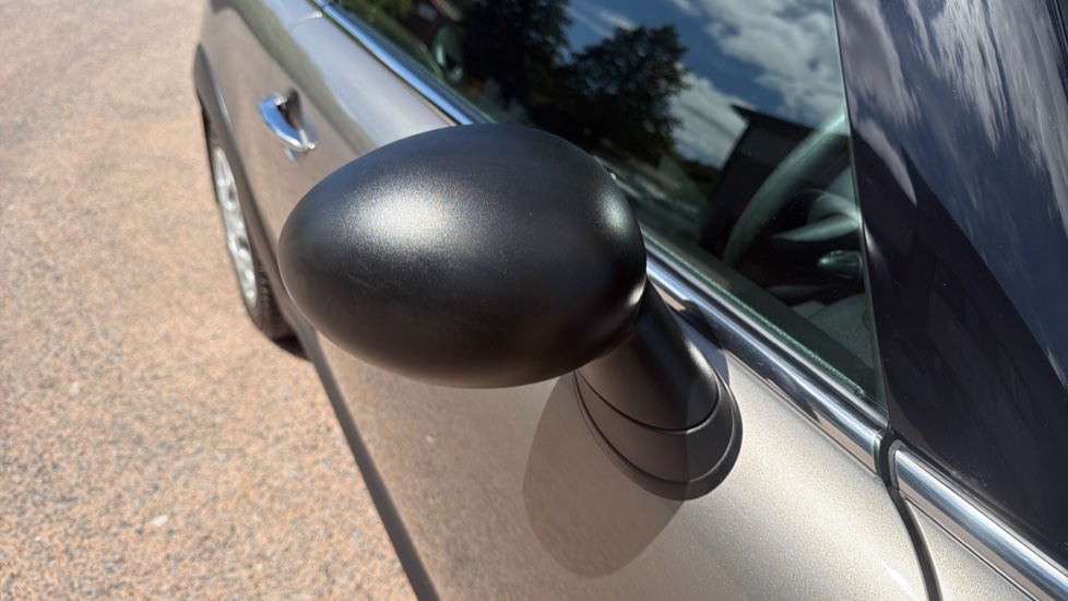 MINI Hatchback 1.6 First 3dr Petrol Hatchback - Image 32