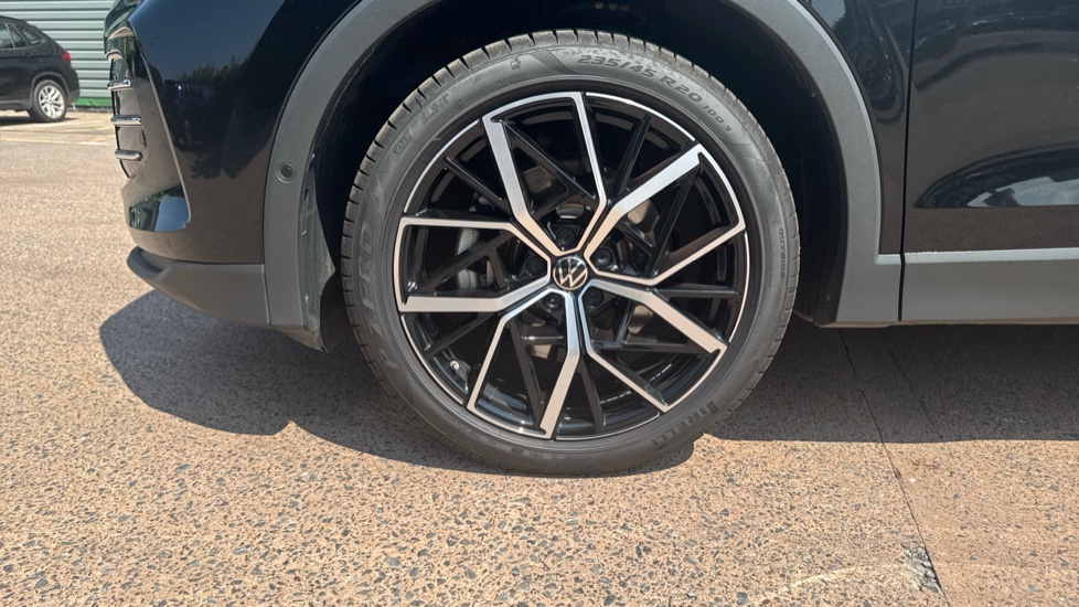Volkswagen Tiguan 2.0 TDI Elegance 5dr DSG Diesel Estate - Image 30