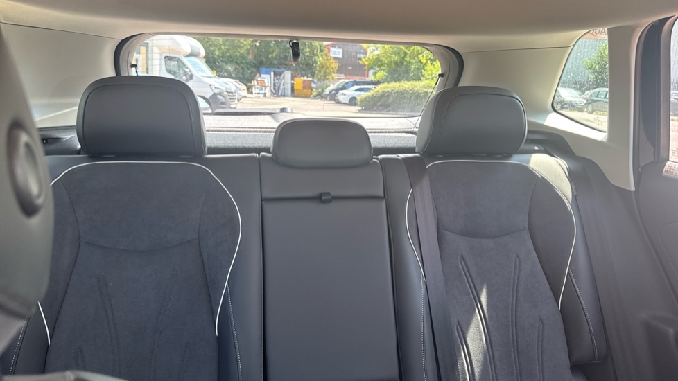 Volkswagen Tiguan 2.0 TDI Elegance 5dr DSG Diesel Estate - Image 52