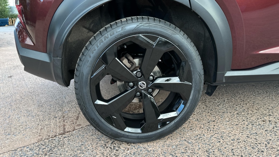 Nissan Juke 1.0 DiG-T Tekna 5dr Petrol Hatchback - Image 30