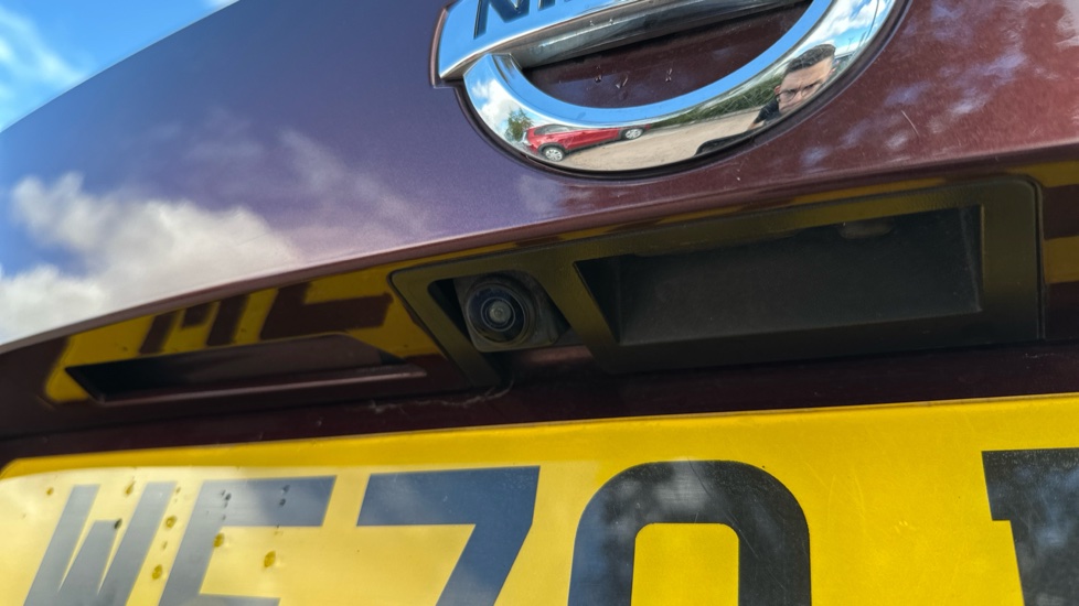 Nissan Juke 1.0 DiG-T Tekna 5dr Petrol Hatchback - Image 33