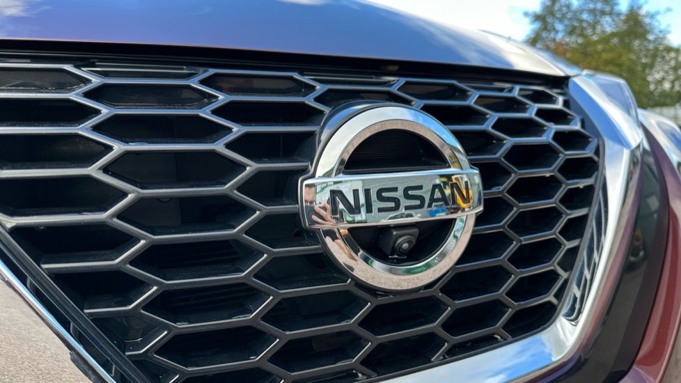 Nissan Juke 1.0 DiG-T Tekna 5dr Petrol Hatchback - Image 35