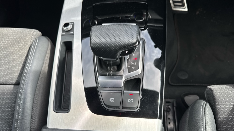Audi Q5 40 TDI Quattro S Line 5dr S Tronic [Tech Pack] Diesel Estate - Image 56