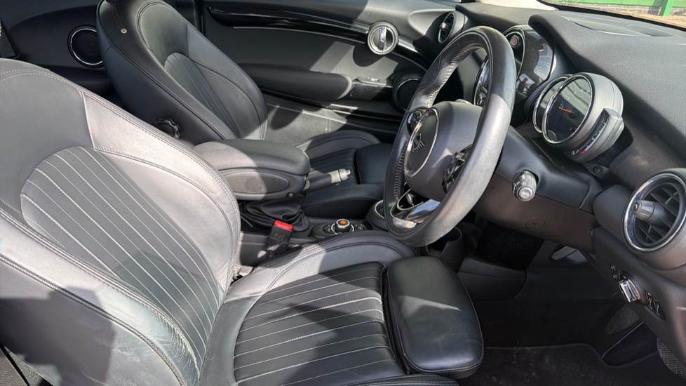 MINI Hatchback 1.5 Cooper Exclusive II 3dr Auto Petrol Hatchback - Image 11