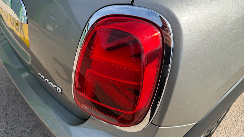 MINI Hatchback 1.5 Cooper Exclusive II 3dr Auto Petrol Hatchback - Image 22