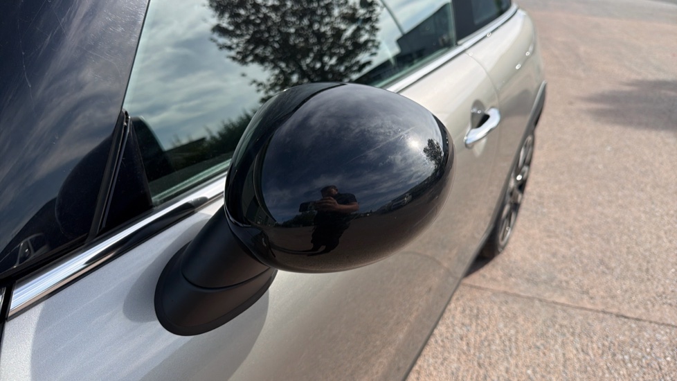 MINI Hatchback 1.5 Cooper Exclusive II 3dr Auto Petrol Hatchback - Image 42