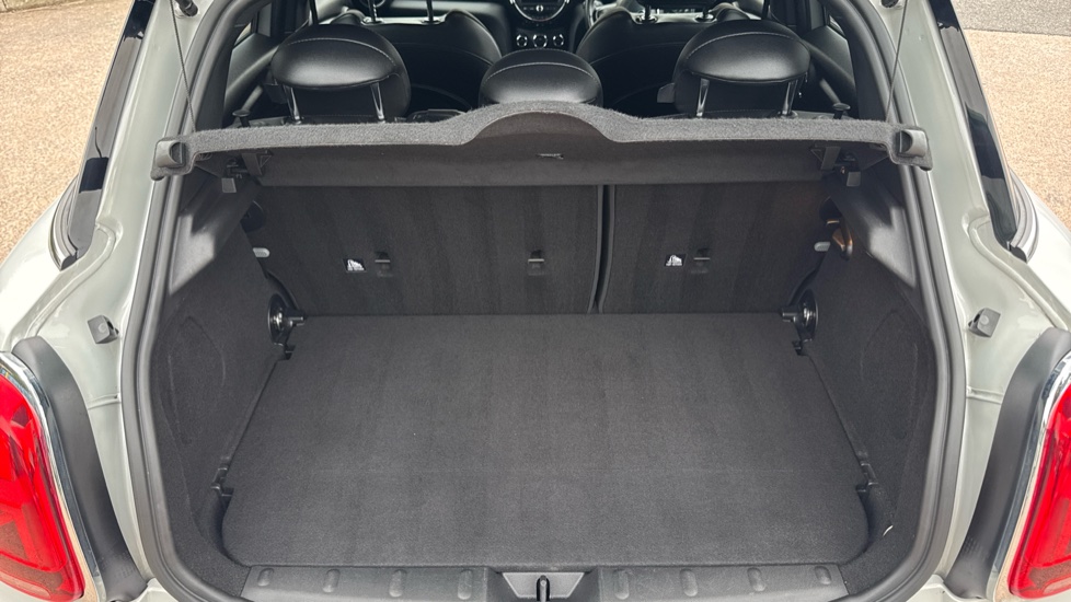MINI Hatchback 1.5 Cooper Sport II 5dr Auto [Comfort/Nav Pack] Petrol Hatchback - Image 13