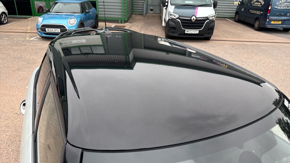 MINI Hatchback 1.5 Cooper Sport II 5dr Auto [Comfort/Nav Pack] Petrol Hatchback - Image 21