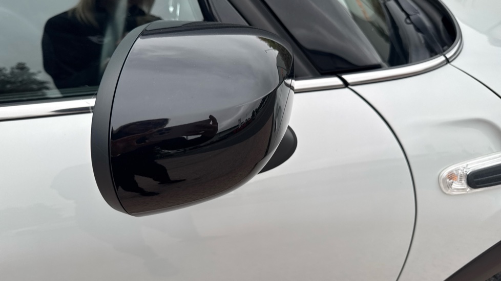 MINI Hatchback 1.5 Cooper Sport II 5dr Auto [Comfort/Nav Pack] Petrol Hatchback - Image 24