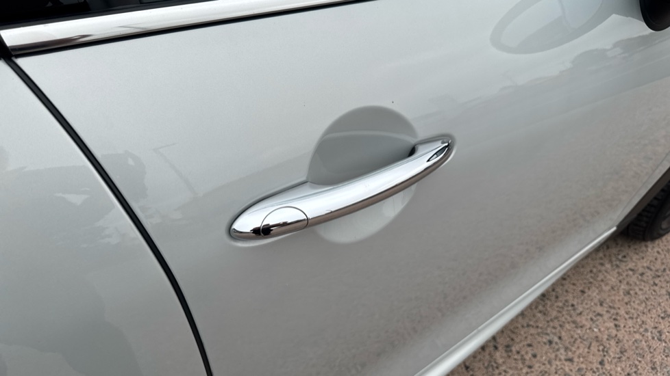 MINI Hatchback 1.5 Cooper Sport II 5dr Auto [Comfort/Nav Pack] Petrol Hatchback - Image 25