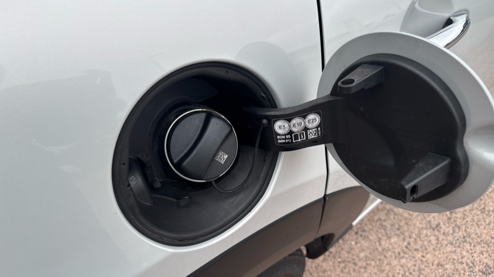 MINI Hatchback 1.5 Cooper Sport II 5dr Auto [Comfort/Nav Pack] Petrol Hatchback - Image 26