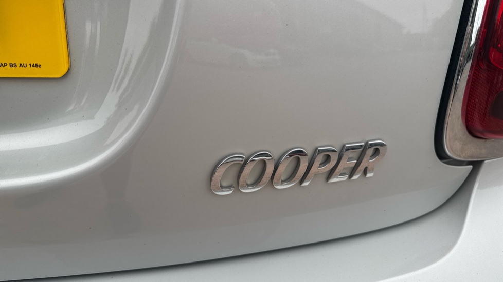 MINI Hatchback 1.5 Cooper Sport II 5dr Auto [Comfort/Nav Pack] Petrol Hatchback - Image 29