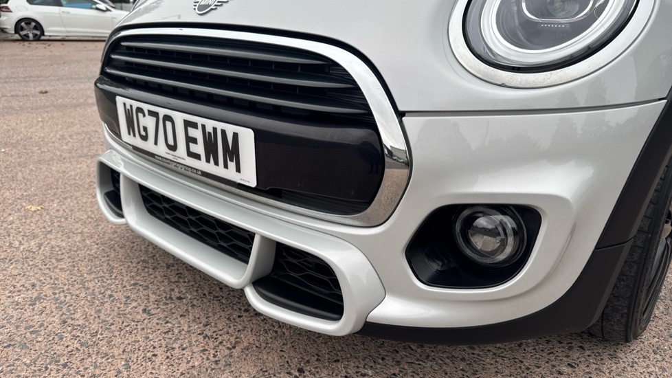 MINI Hatchback 1.5 Cooper Sport II 5dr Auto [Comfort/Nav Pack] Petrol Hatchback - Image 32