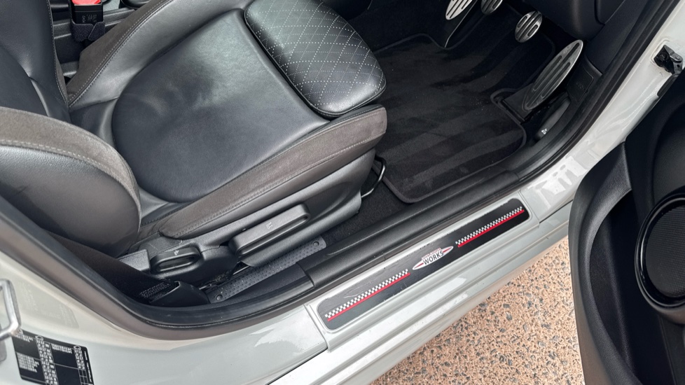 MINI Hatchback 1.5 Cooper Sport II 5dr Auto [Comfort/Nav Pack] Petrol Hatchback - Image 35