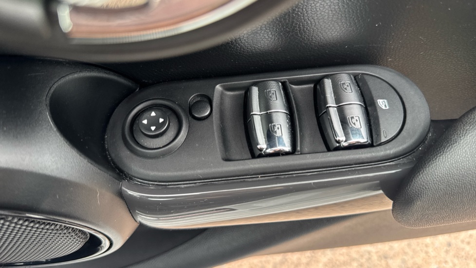 MINI Hatchback 1.5 Cooper Sport II 5dr Auto [Comfort/Nav Pack] Petrol Hatchback - Image 36