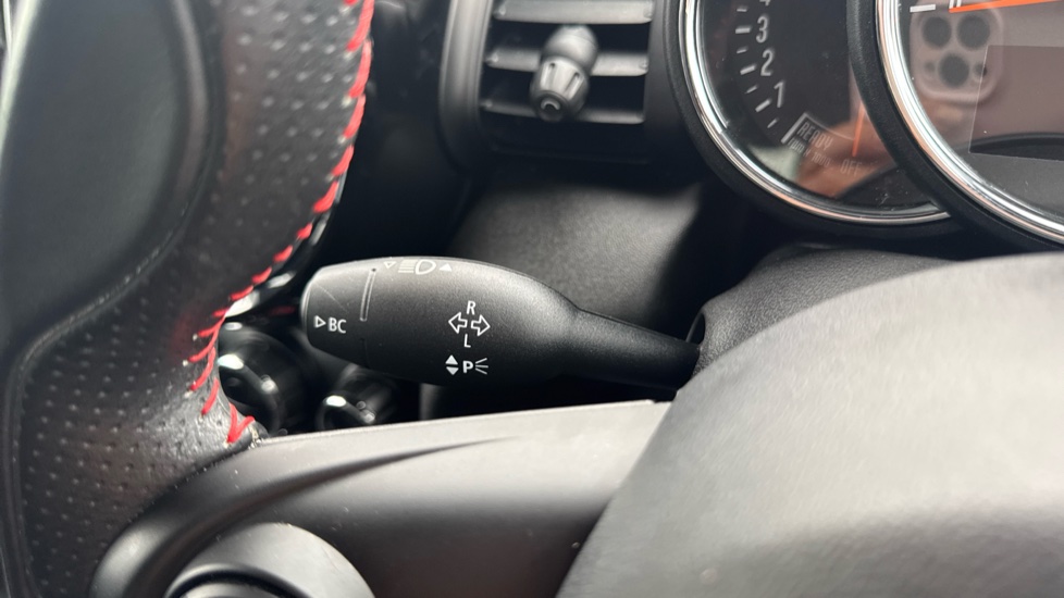 MINI Hatchback 1.5 Cooper Sport II 5dr Auto [Comfort/Nav Pack] Petrol Hatchback - Image 39