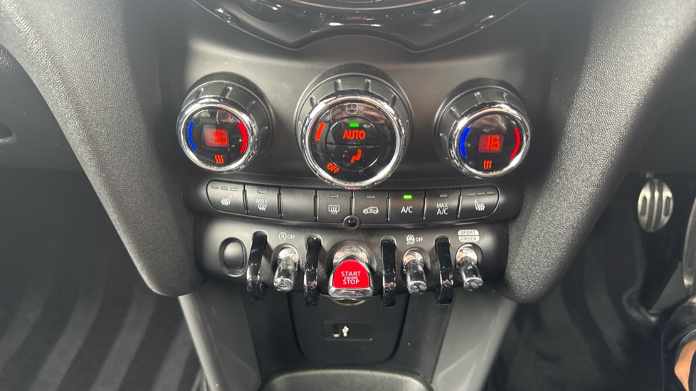 MINI Hatchback 1.5 Cooper Sport II 5dr Auto [Comfort/Nav Pack] Petrol Hatchback - Image 42