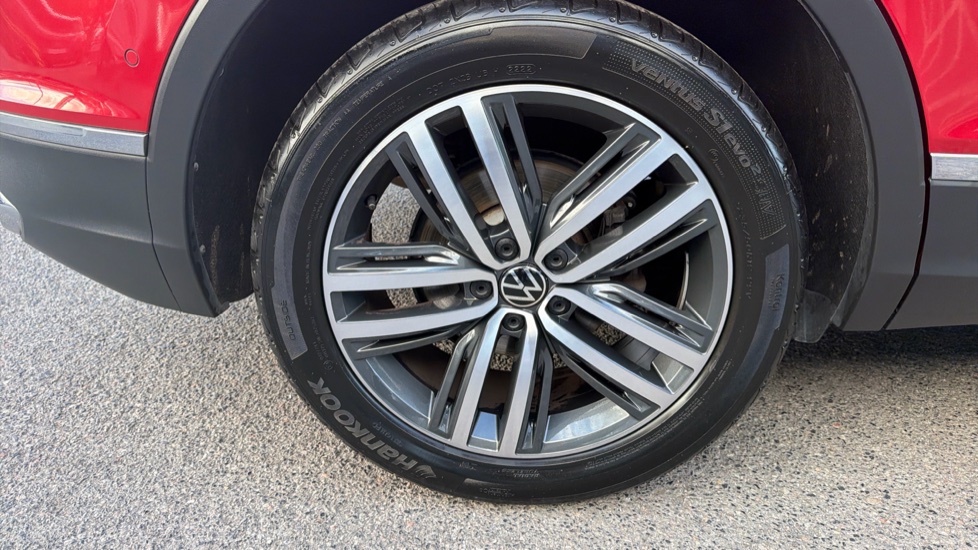 Volkswagen Tiguan 2.0 TSI 4Motion Elegance 5dr DSG Petrol Estate - Image 43