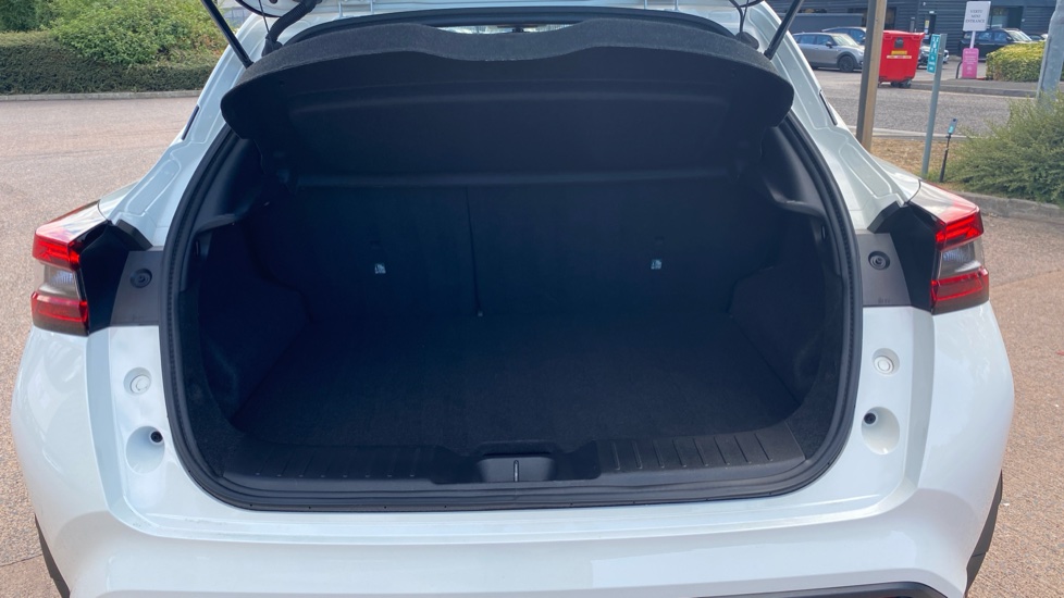 Nissan Juke 1.0 DiG-T 114 Tekna 5dr DCT Petrol Hatchback - Image 13