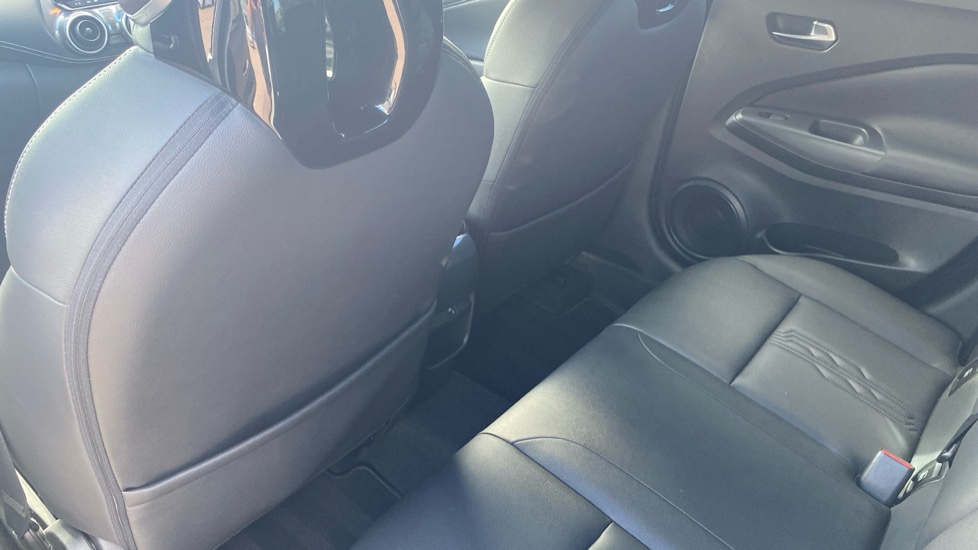 Nissan Juke 1.0 DiG-T 114 Tekna 5dr DCT Petrol Hatchback - Image 35