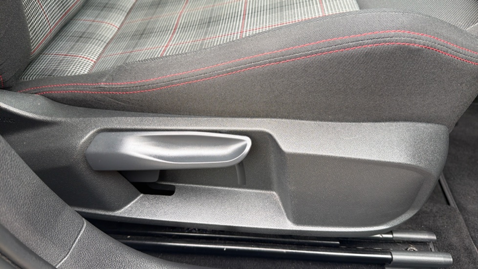 Volkswagen Polo 2.0 TSI GTI 5dr DSG Petrol Hatchback - Image 26