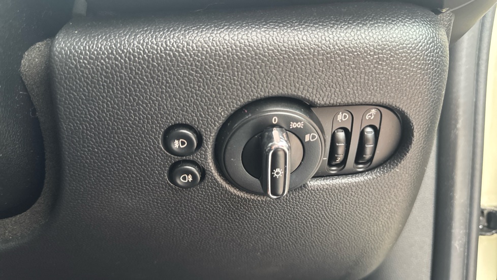 MINI Hatchback 1.5 Cooper 3dr Petrol Hatchback - Image 41
