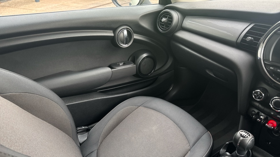 MINI Hatchback 1.5 Cooper 3dr Petrol Hatchback - Image 50