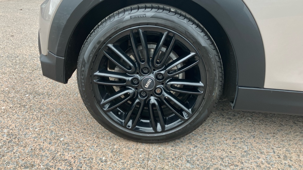 MINI Hatchback 1.5 Cooper Exclusive 3dr Auto Petrol Hatchback - Image 29