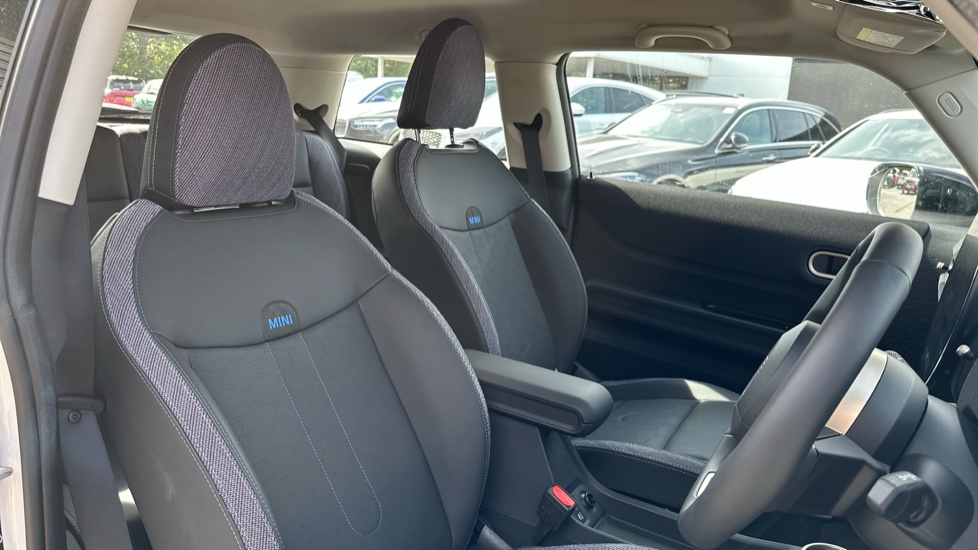 MINI Cooper 2.0 S Classic 3dr Auto Petrol Hatchback - Image 11
