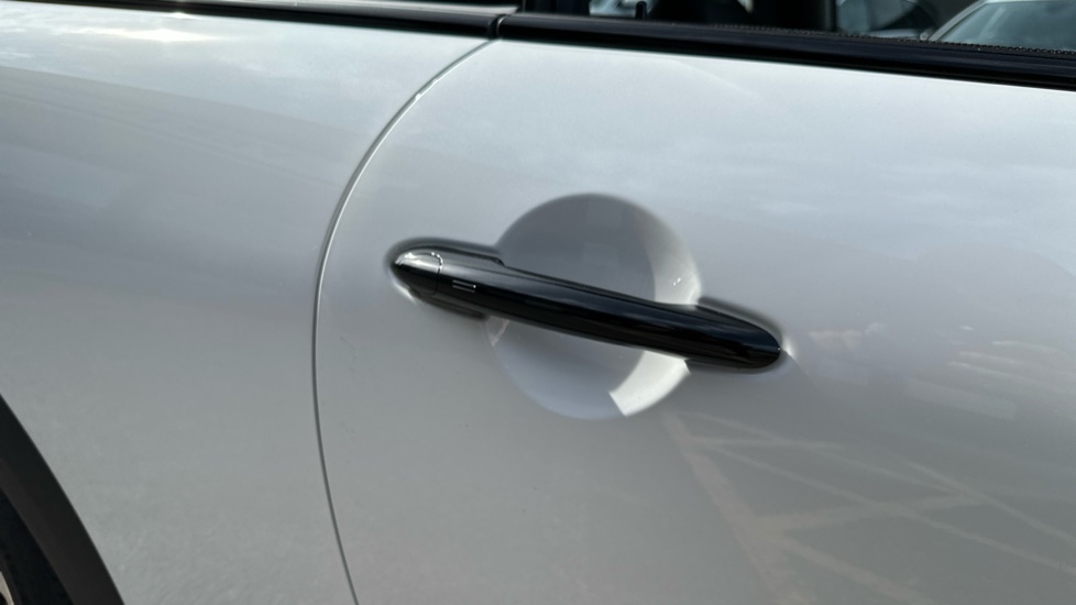 MINI Cooper 2.0 S Classic 3dr Auto Petrol Hatchback - Image 41