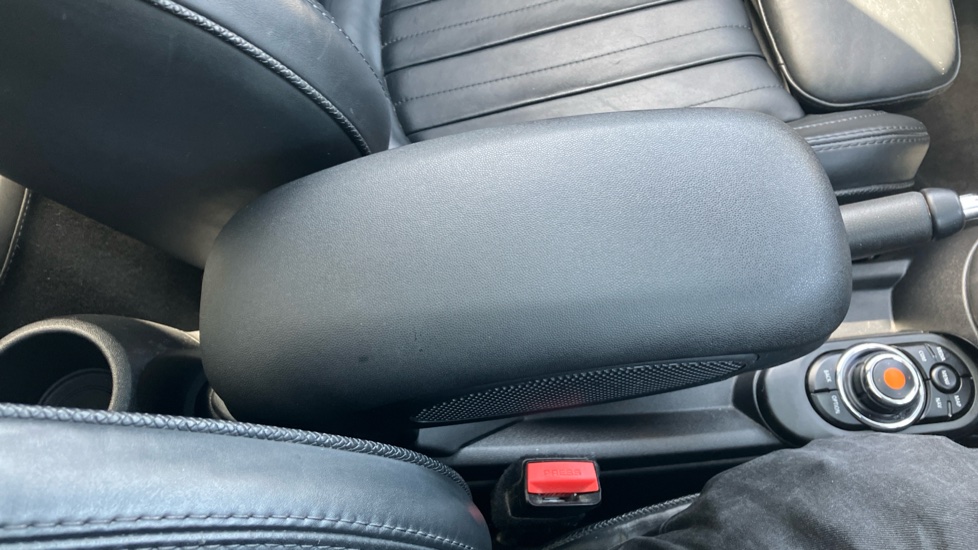 MINI Hatchback 1.5 Cooper Exclusive II 3dr Auto Petrol Hatchback - Image 39