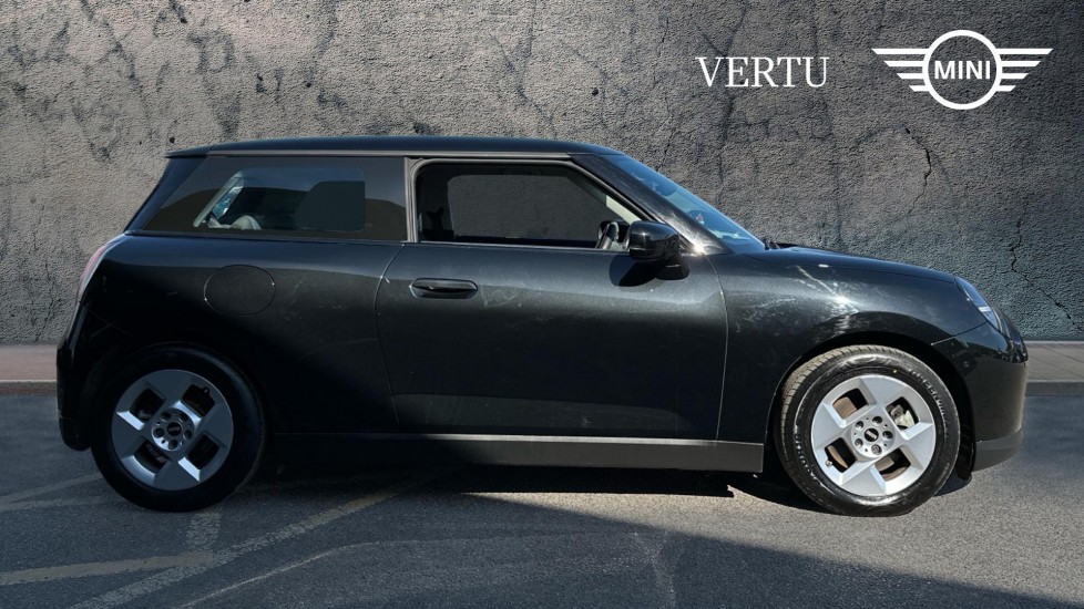 MINI Cooper 135kW E Classic 41kWh 3dr Auto Electric Hatchback - Image 3