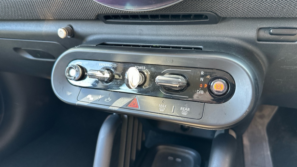 MINI Cooper 135kW E Classic 41kWh 3dr Auto Electric Hatchback - Image 10