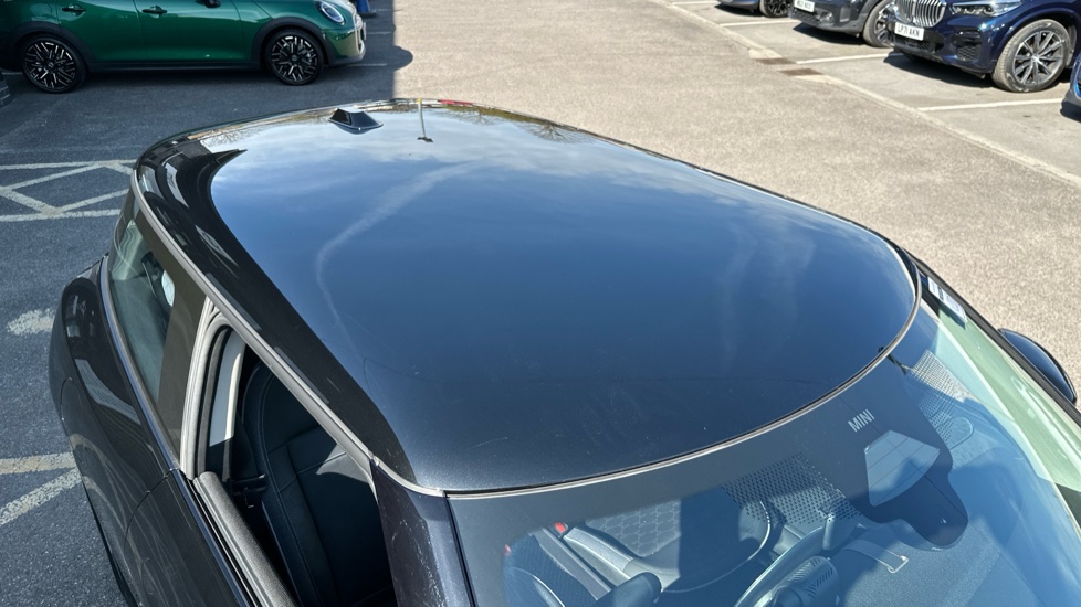 MINI Cooper 135kW E Classic 41kWh 3dr Auto Electric Hatchback - Image 21