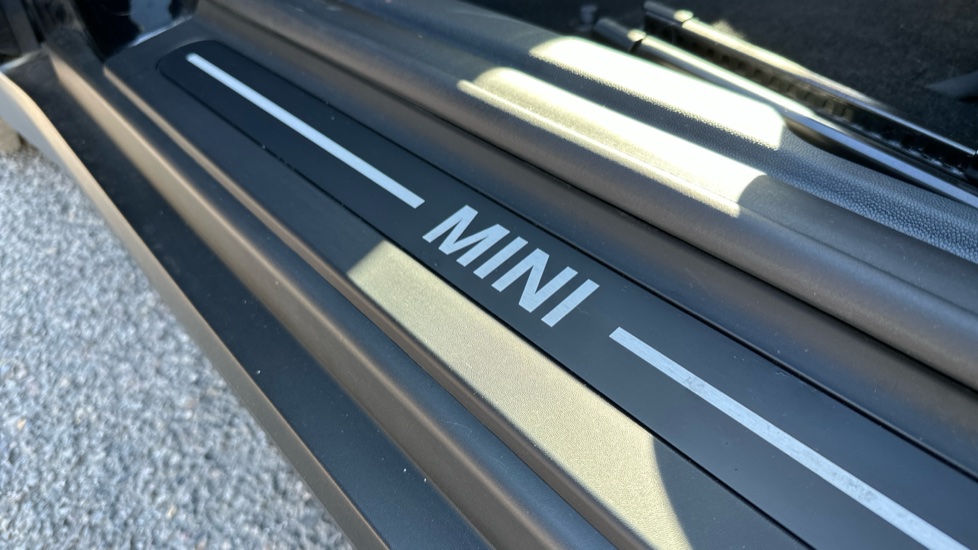 MINI Cooper 135kW E Classic 41kWh 3dr Auto Electric Hatchback - Image 36