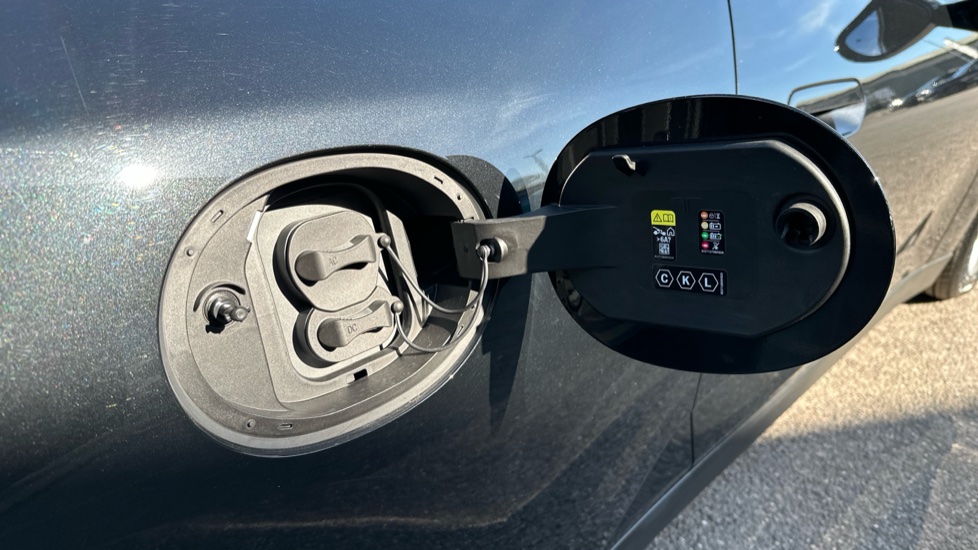 MINI Cooper 135kW E Classic 41kWh 3dr Auto Electric Hatchback - Image 41