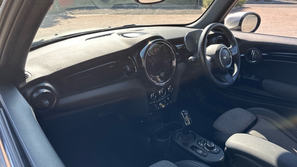 MINI Hatchback 135kW Cooper S Level 2 33kWh 3dr Auto Electric Hatchback - Image 7